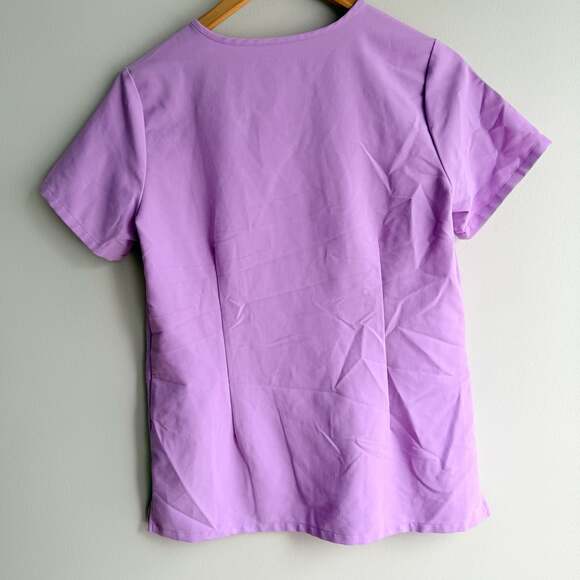 FIGS Catarina One-Pocket V-Neck Scrub Top in Lilac Dusk/ Size XS PO# 1915 - Picture 4 of 7